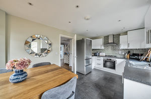 Kitchen diner angle 4- click for photo gallery